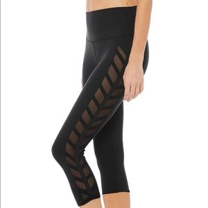 ALO yoga chevron Capri legging